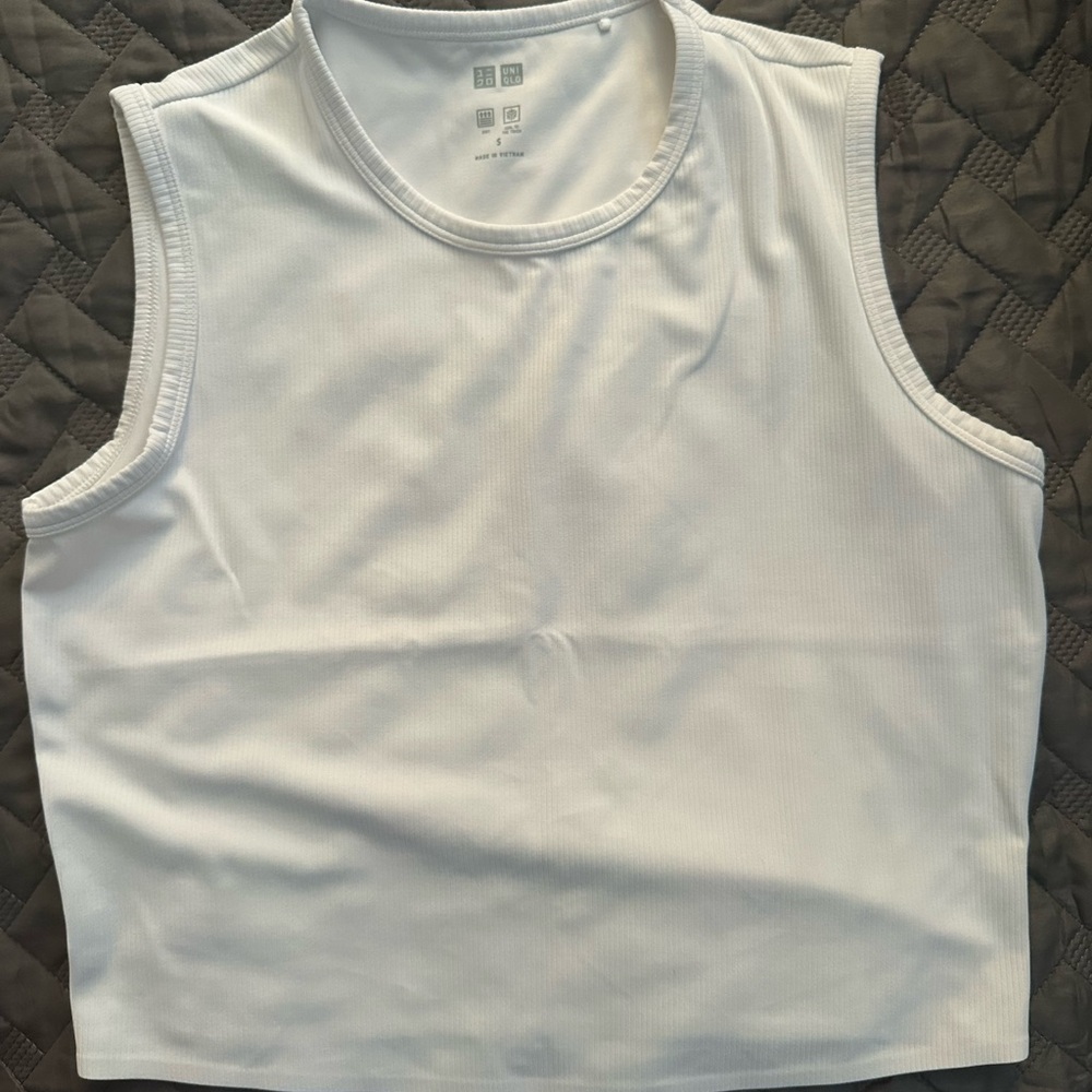 White cropped tank top Uniqlo